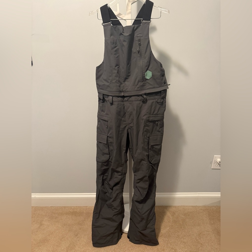 Billabong Ski/Snowboard Bib Size M in Excellent Condition!